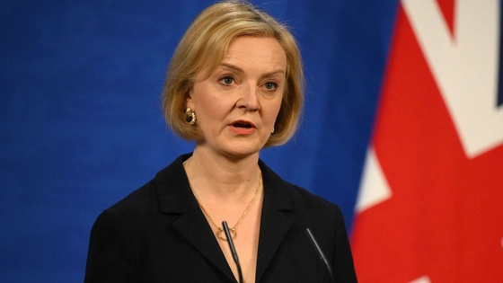 图片:特拉斯宣布辞去英国首相职务